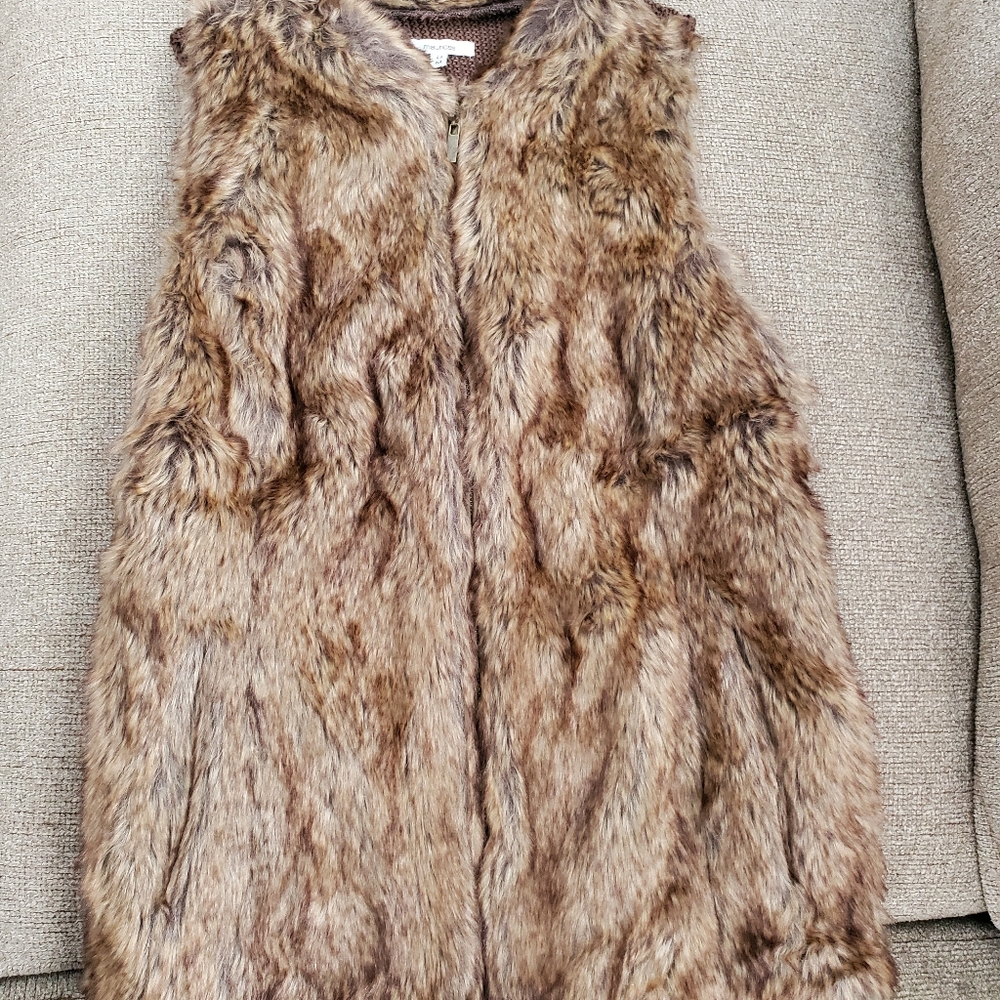 Women's faux fur vest Maurices Size Medium